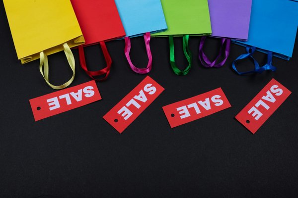 Quels types de chaussures à brides sont les plus confortables pour une journée active?