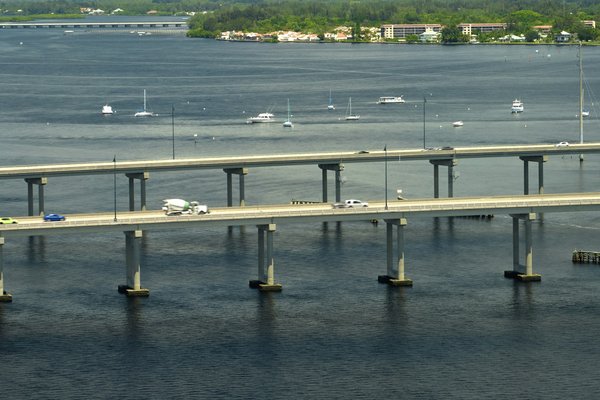 Comment choisir des colliers en pierres semi-précieuses pour une tenue bohème?